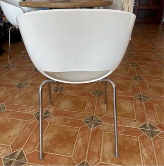 Silla blanca moderna