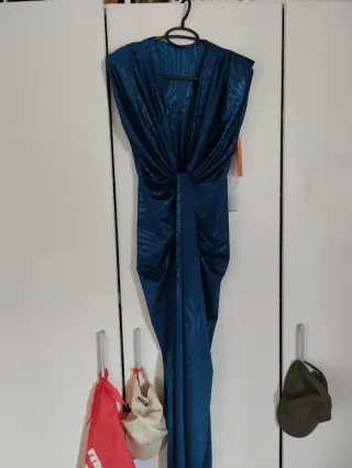 Vestido azul con etiqueta