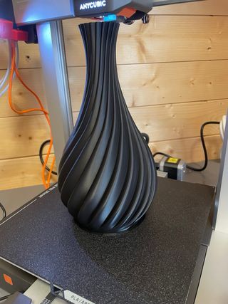 Vaso moderno stampato 3D a spirale