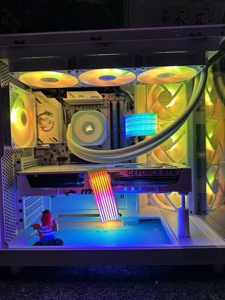 PC GAMING R7 7800X 3D // 32 gb // 5070 MSI