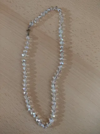 Collana con perle trasparenti