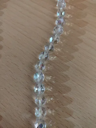 Collana con perle trasparenti