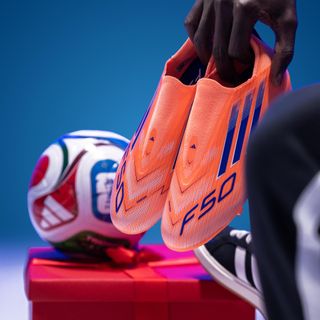 Botas de fútbol F50 League Laceless FG/MG Adulto Naranja