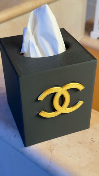 Caixa de lenços Chanel preta e dourada