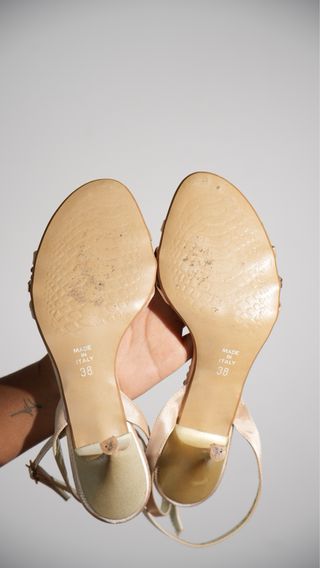Sandálias douradas MNG