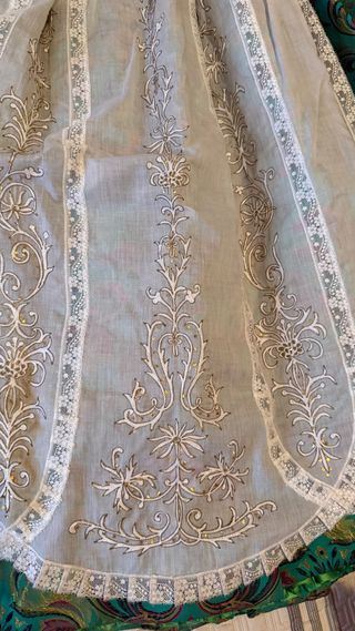 Traje de fallera y zapatos para niña