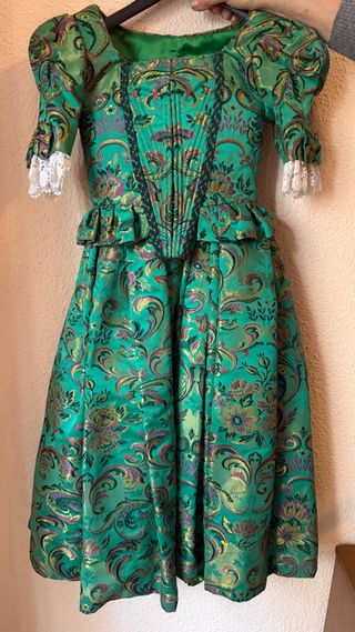 Traje de fallera y zapatos para niña