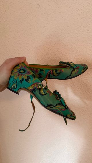 Traje de fallera y zapatos para niña