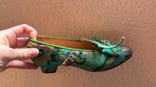 Traje de fallera y zapatos para niña