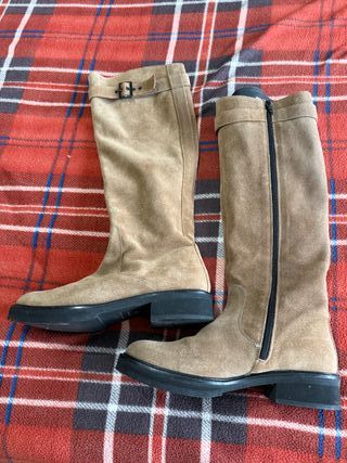 Botas altas ante Gloria Ortiz