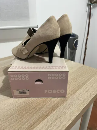 Zapatos Beige y Negro Tacón Hebilla