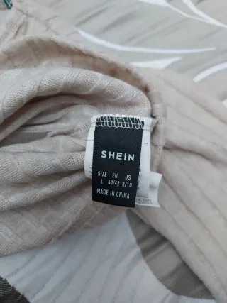 Camiseta Shein L sin etiqueta.