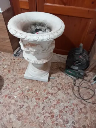 Macetero de piedra antiguo