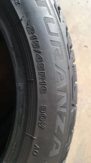 Neumáticos 215/45 R16 90V