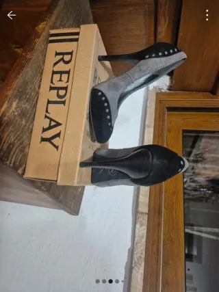 Décolleté Replay scamosciate grigie e nere,
