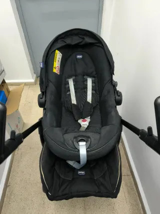 Carro de bebé con capazo y Maxi-Cosi