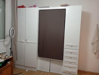 Armario blanco de madera