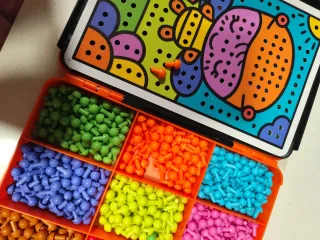 Yo Aprendo. Juego de pinchos de colores