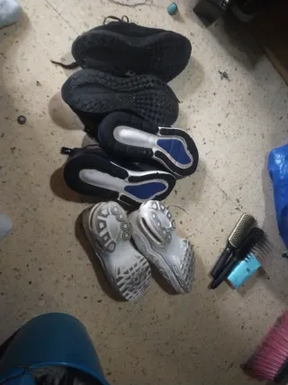 Zapatillas Nike Negras y Plateadas