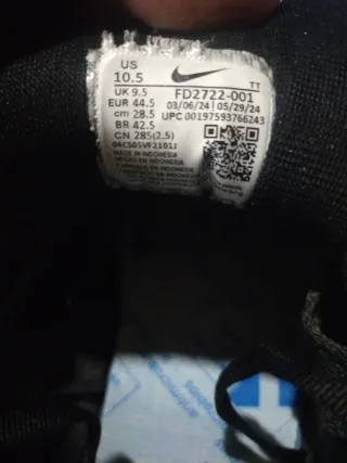 Zapatillas Nike Negras y Plateadas