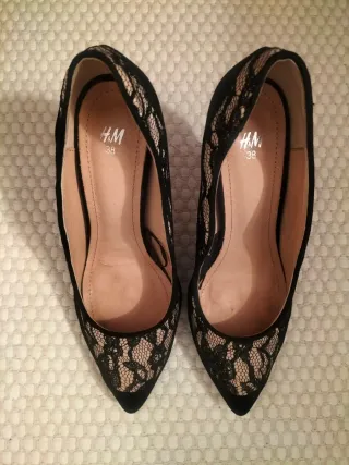 Zapatos de tacón H&M encaje negro y beige