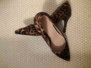 Zapatos de tacón H&M encaje negro y beige