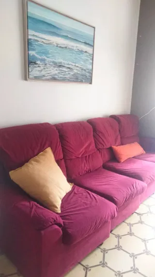 Sofá vintage cuatro plazas rojo