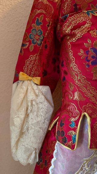 Traje de fallera y zapatos para niña