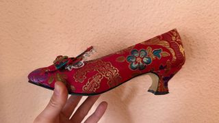 Traje de fallera y zapatos para niña