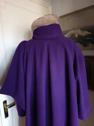 Abrigo Vintage  malva de Antonio Pozuelo.