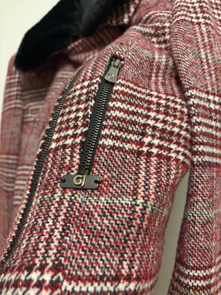 Giacca Gaudi a quadri rossa e nera