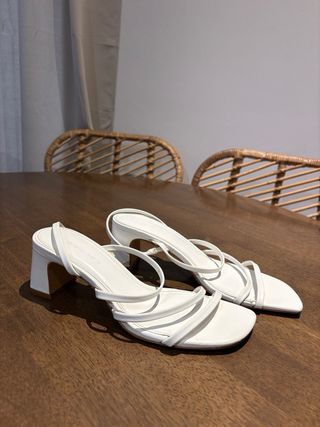 Sandalias blancas Stradivarius Talla 37