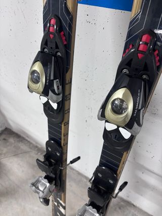 Esquís Salomon con fijaciones y funda de regalo