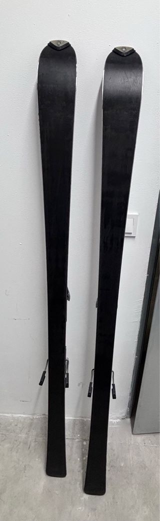 Esquís Salomon con fijaciones y funda de regalo