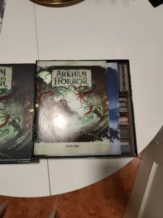 Arkham Horror 3°ed+Expansión Noche cerrada+Inserto