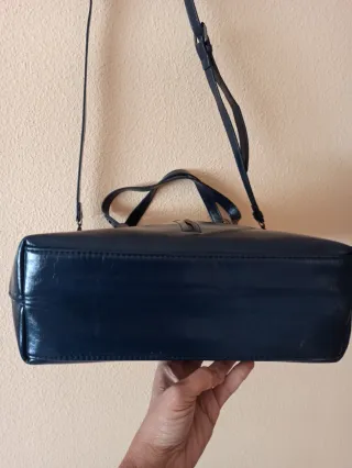 Bolso azul marino, hombro y bandolera