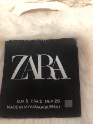 Plumífero Zara Beige con Capucha y Pelo. Talla S.