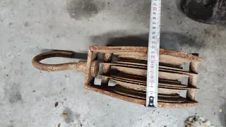 Poleas/ trocolas antiguas de hierro