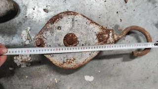 Poleas/ trocolas antiguas de hierro