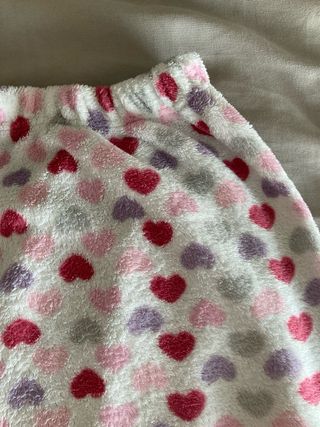 Pijama suave y gordo de corazones
