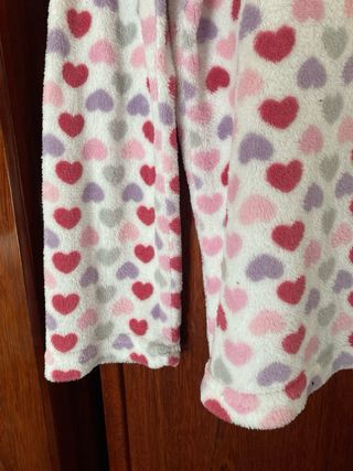 Pijama suave y gordo de corazones