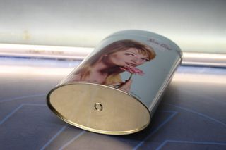 Rose Girl Talcum Powder. Antiguo bote de polvos de talco sin abrir.