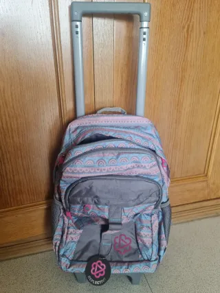 Mochila escolar con ruedas y diseño