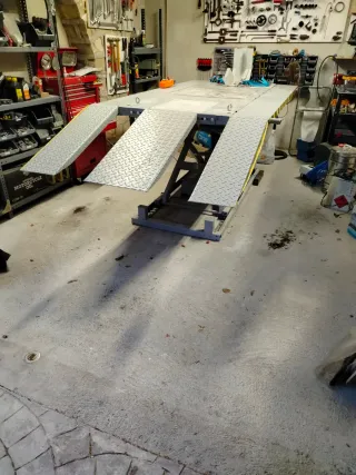 Elevador Motos 1000kg  Electro neumático.