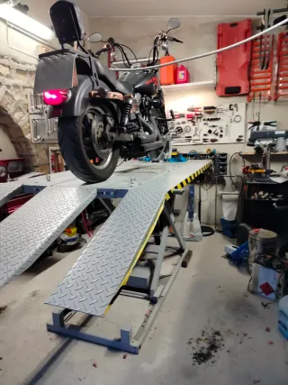 Elevador Motos 1000kg  Electro neumático.