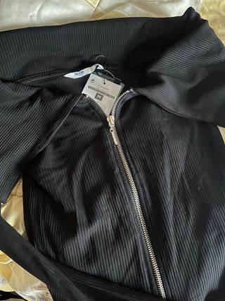 Top negro cremallera nuevo