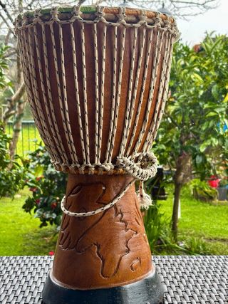 Djembé senegalés artesanal
