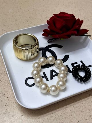 Prato Decorativo Chanel Preto e Branco