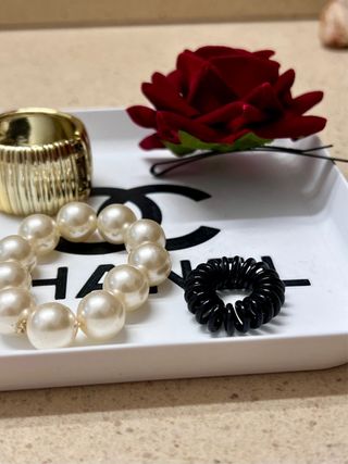 Prato Decorativo Chanel Preto e Branco