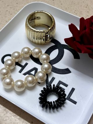 Prato Decorativo Chanel Preto e Branco